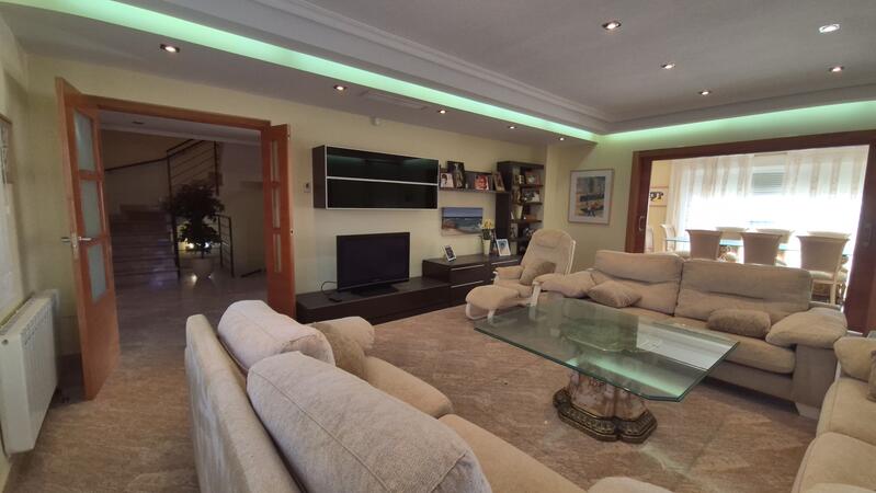 7 bedroom Villa for sale