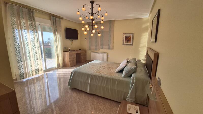 7 bedroom Villa for sale