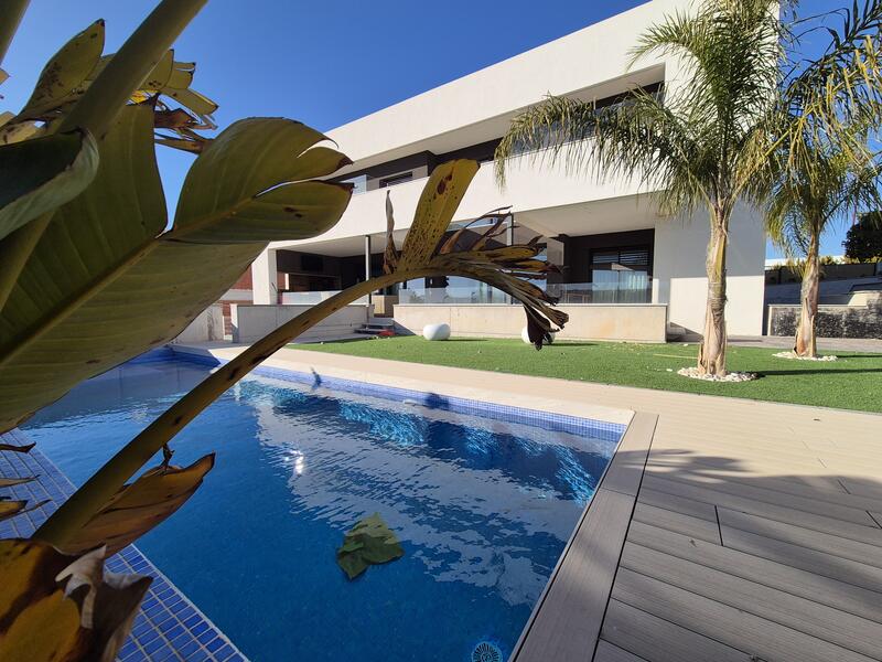 6 soverom Villa til salgs