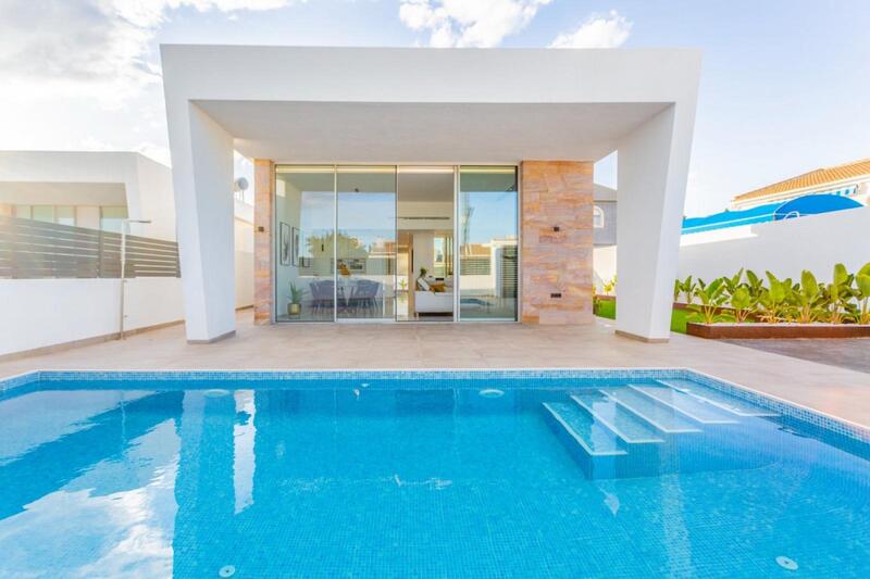 Villa til salg i Los Balcones, Alicante