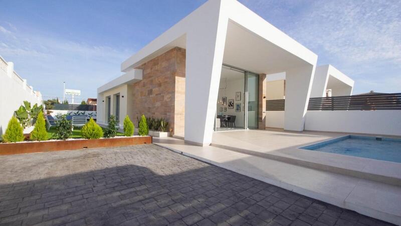 Villa til salg i Torrevieja, Alicante