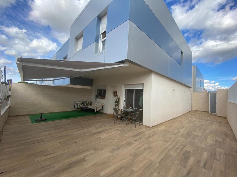 Townhouse for sale in Aspe, Alicante