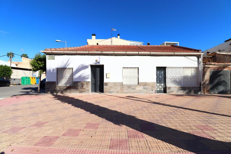 Villa for sale in Jacarilla, Alicante