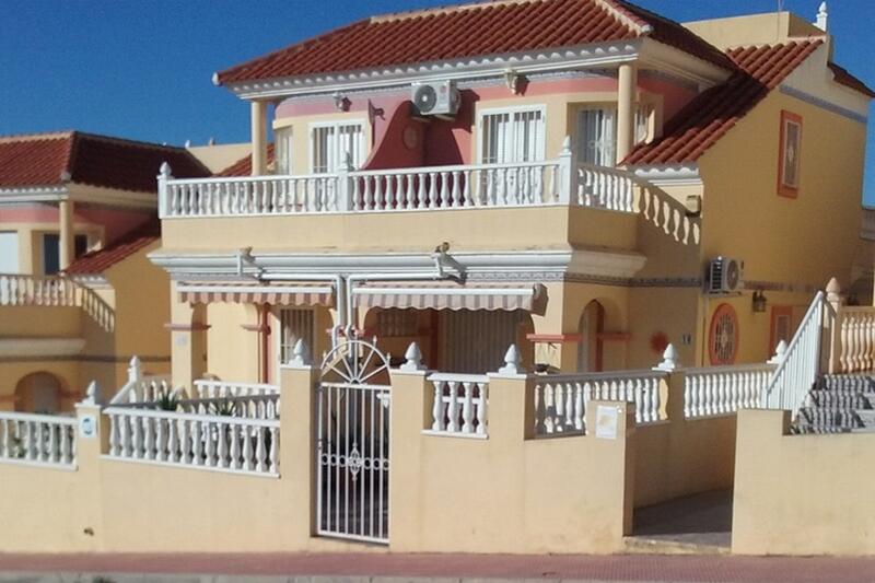 Townhouse for sale in Villamartin, Alicante