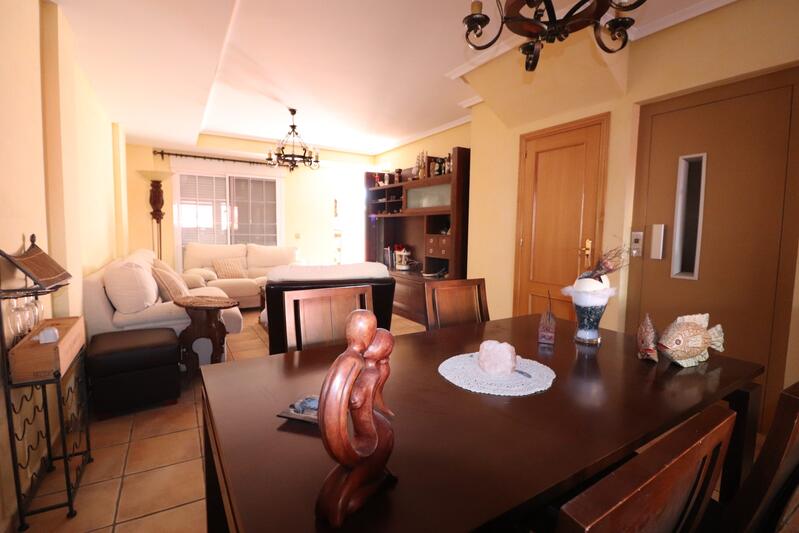 3 slaapkamer Gezinswoning Te koop