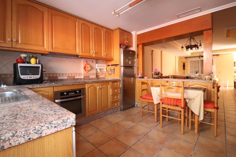 3 slaapkamer Gezinswoning Te koop