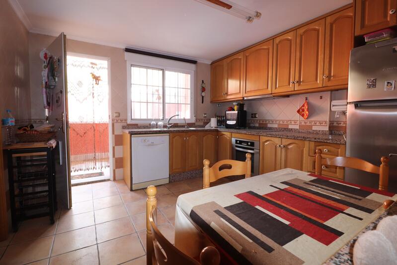 3 slaapkamer Gezinswoning Te koop