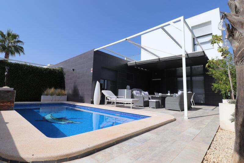 Byhus til salg i La Finca Golf Course, Alicante