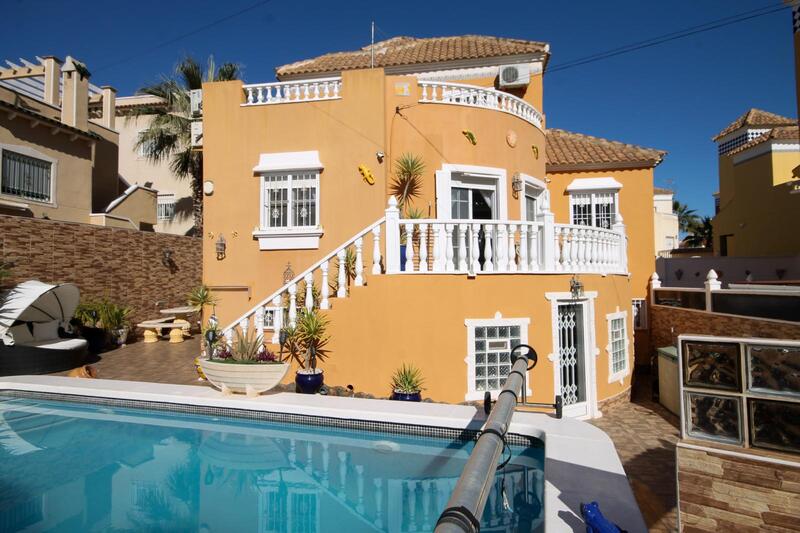 Villa à vendre dans Villamartin, Alicante