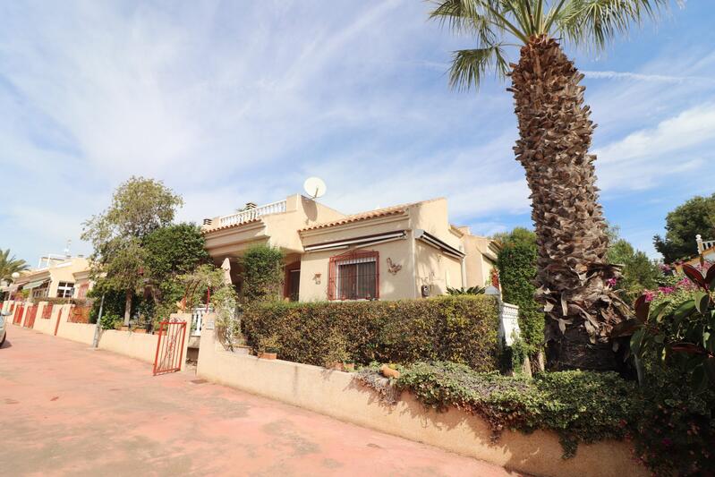 Villa en venta en Algorfa, Alicante