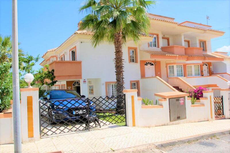 Townhouse for sale in Villamartin, Alicante