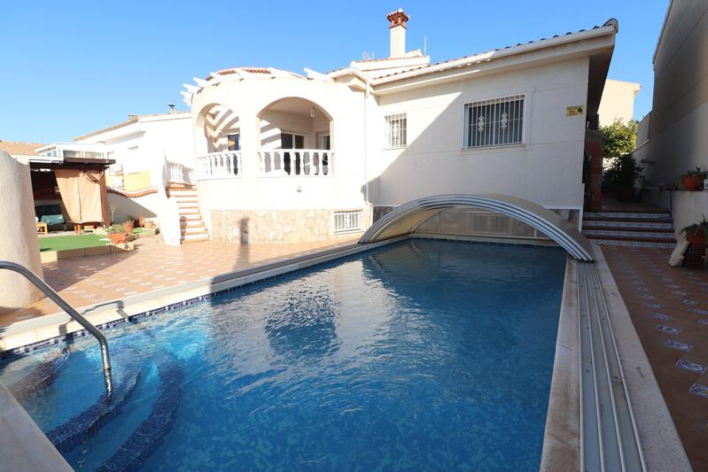 Villa for sale in Benijófar, Alicante