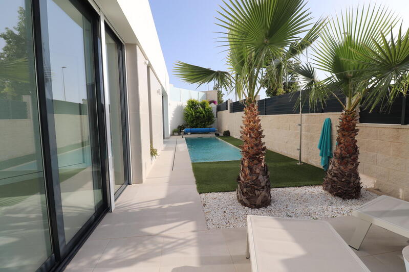 Villa for sale in Benijófar, Alicante