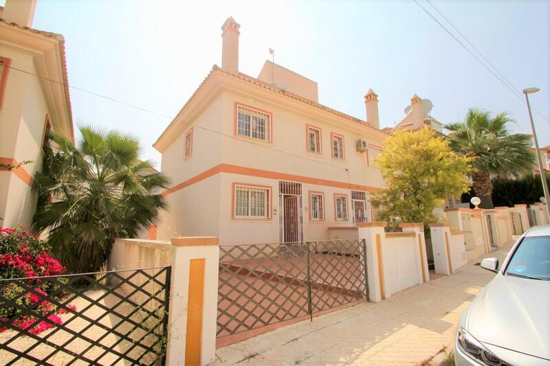 Townhouse for sale in Villamartin, Alicante