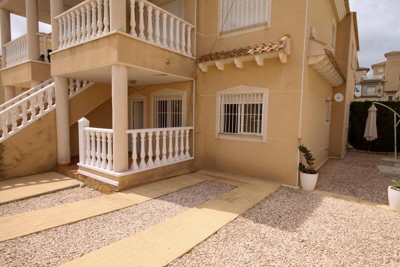 Apartamento en venta en Villamartin, Alicante