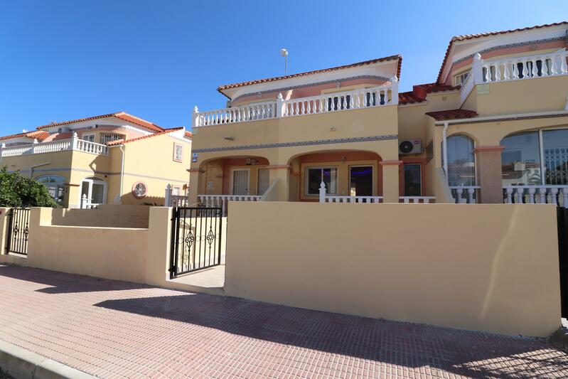 Townhouse for sale in Villamartin, Alicante