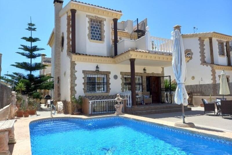 Villa for sale in Guardamar del Segura, Alicante