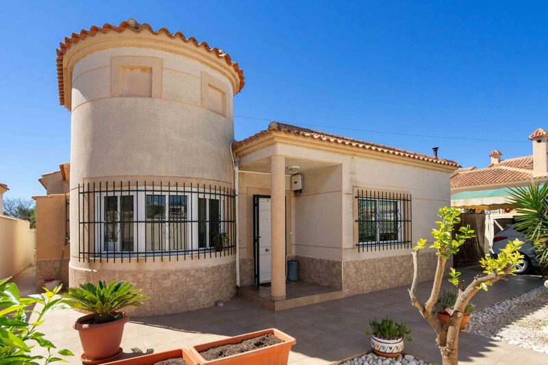 Villa à vendre dans Torrevieja, Alicante