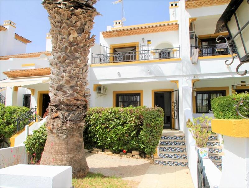 Townhouse for sale in Villamartin, Alicante