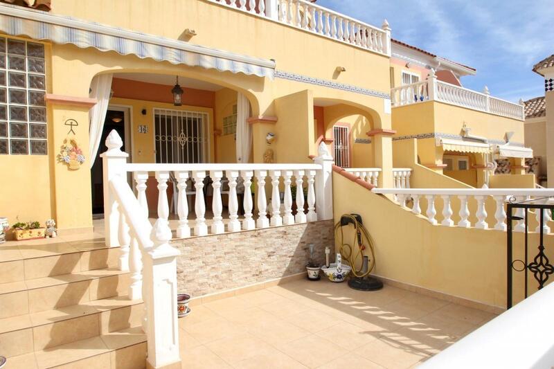 Townhouse for sale in Villamartin, Alicante