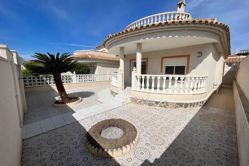 Villa en venta en Benijófar, Alicante