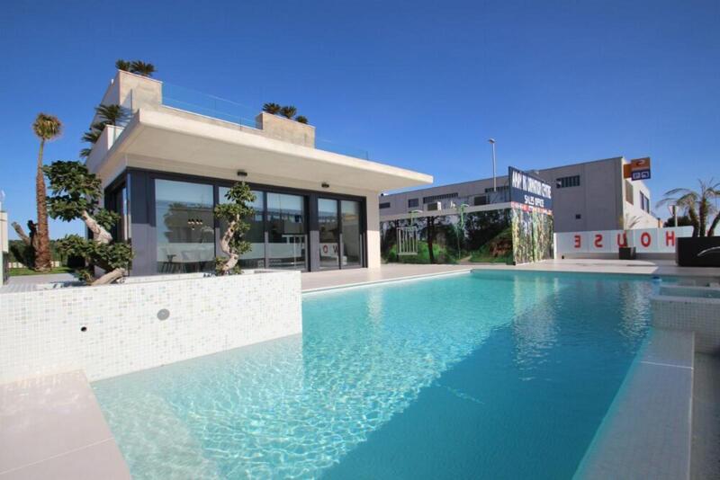 Villa en venta en Dehesa de Campoamor, Alicante