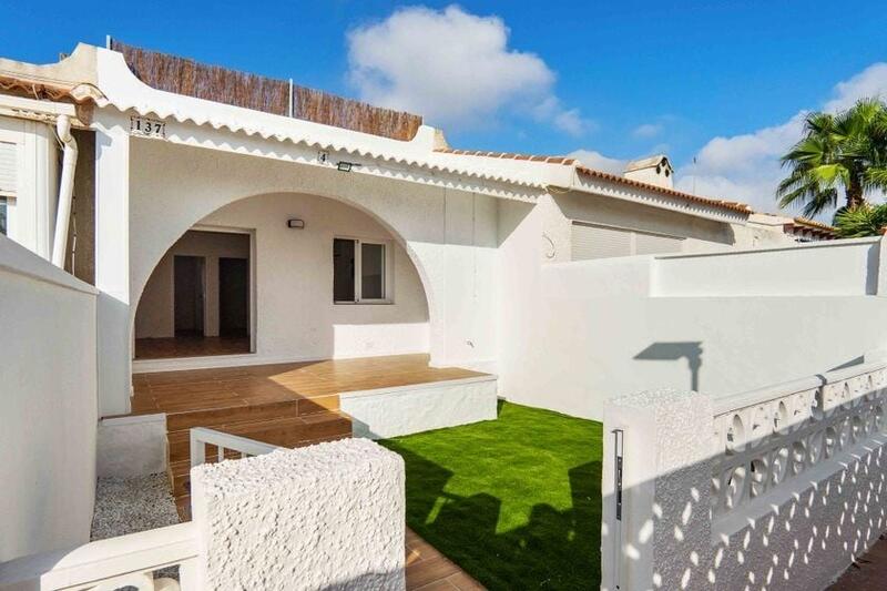 Villa en venta en Villamartin, Alicante