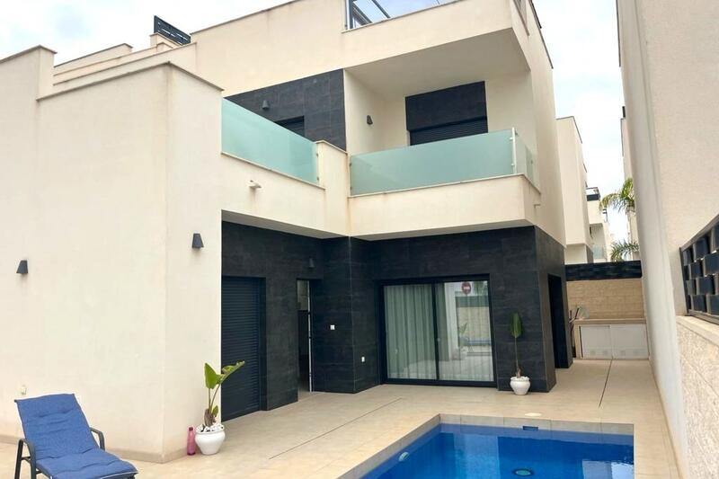 Townhouse for sale in Benijófar, Alicante