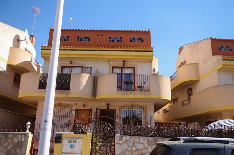 Maison de Ville à vendre dans La Zenia, Alicante