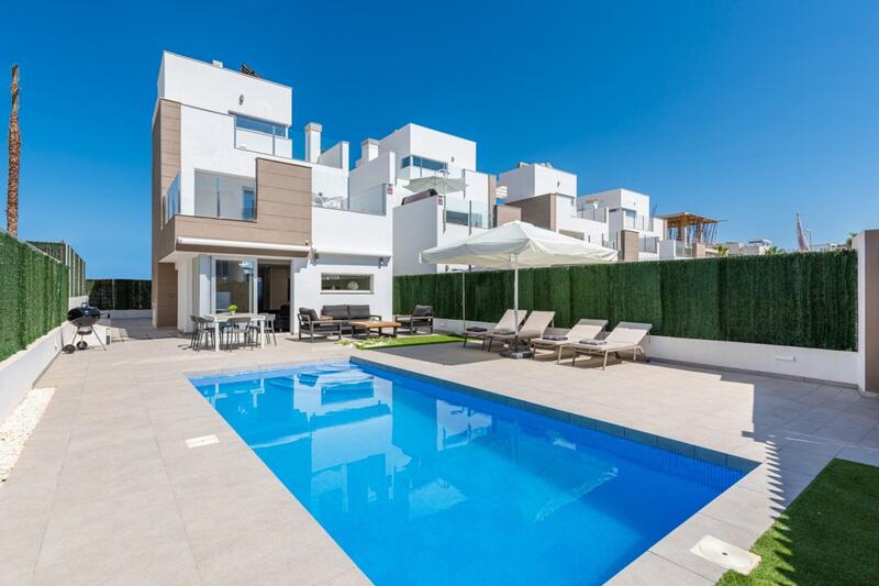 Villa for sale in Guardamar del Segura, Alicante