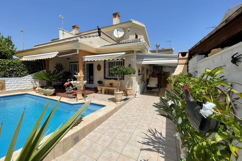 Maison de Ville à vendre dans Torre de la Horadada, Alicante