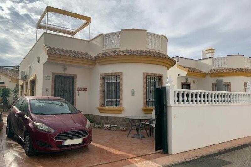 Villa til salg i Guardamar del Segura, Alicante