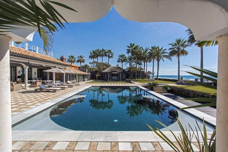 Villa for sale in Los Monteros, Málaga