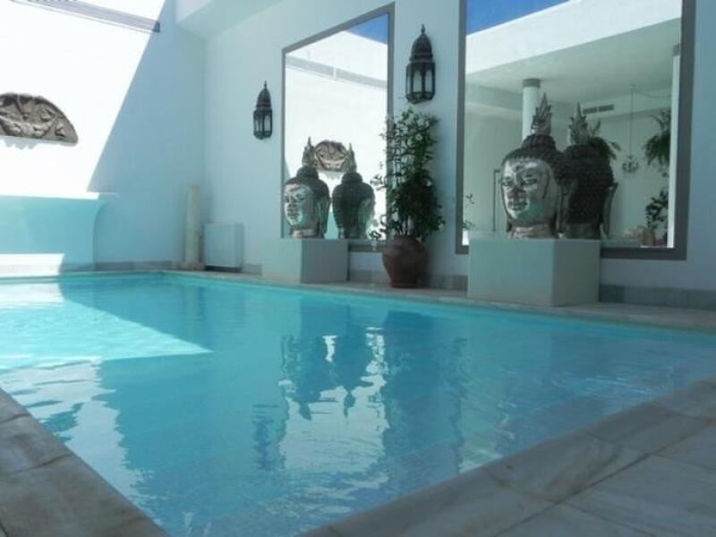 6 bedroom Villa for sale