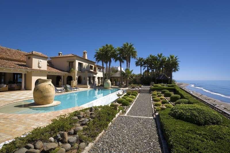 Villa til salg i Los Monteros, Málaga