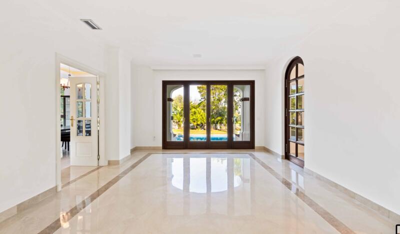 6 bedroom Villa for sale