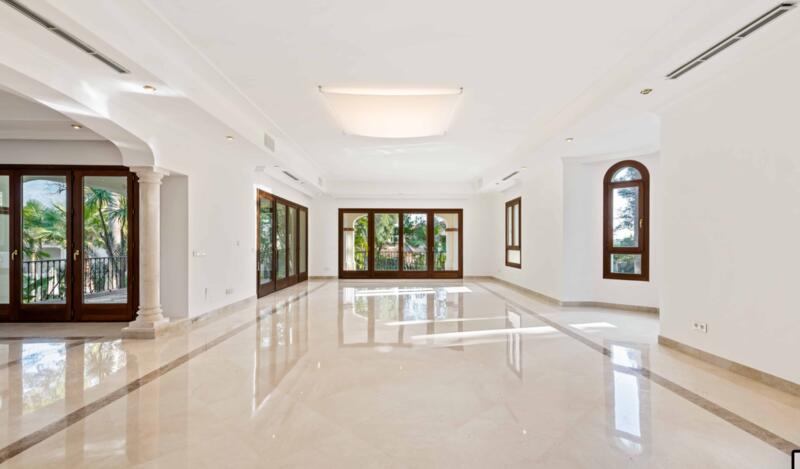 6 bedroom Villa for sale