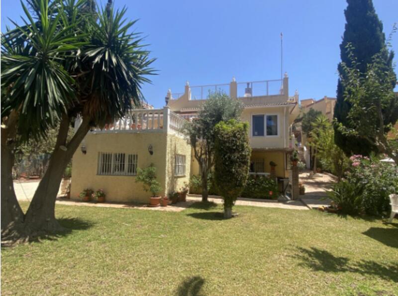 Villa Te koop in El Faro, Málaga