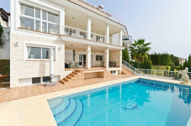 Villa for sale in Mijas, Málaga