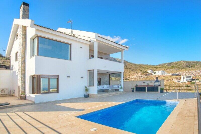 Villa en venta en Benalmadena, Málaga