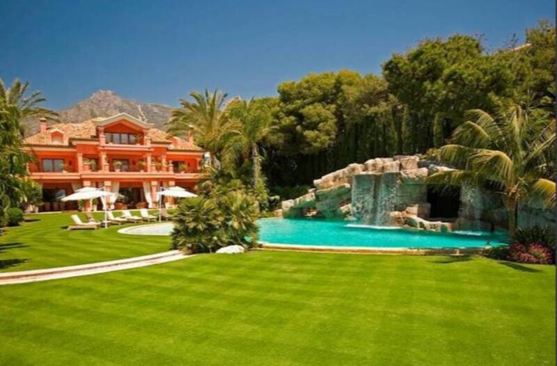 Villa for sale in Golden Mile, Málaga