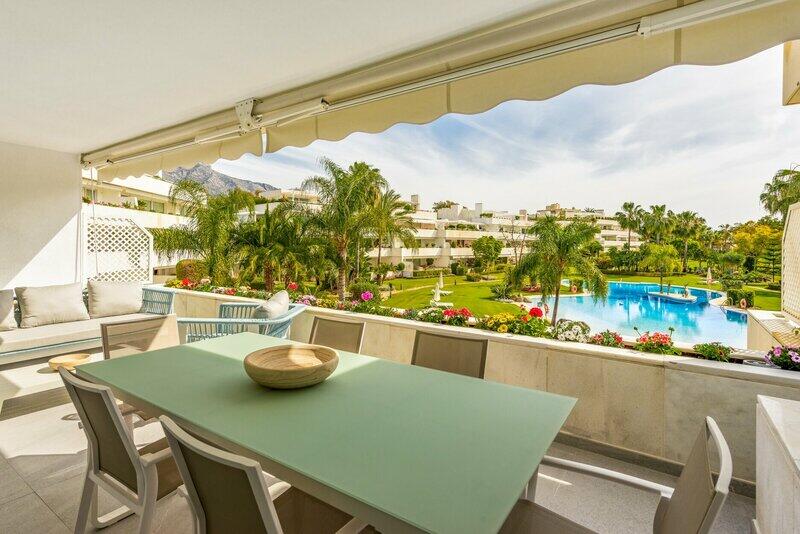 Apartment for sale in Nueva Andalucia, Málaga