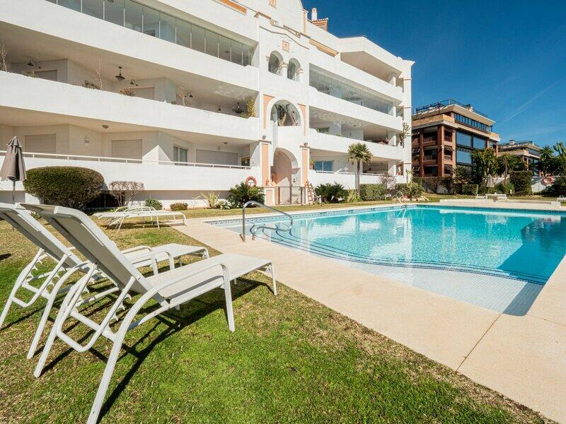 Apartment for sale in Puerto Banus, Málaga