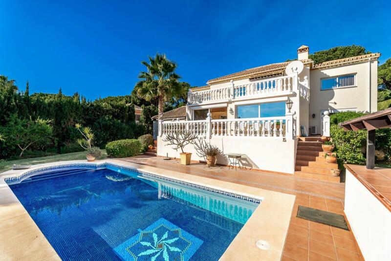 Villa for sale in Las Chapas, Málaga