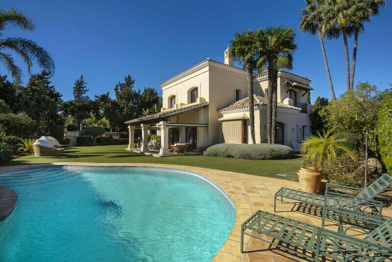 Villa en venta en Guadalmina Baja, Málaga