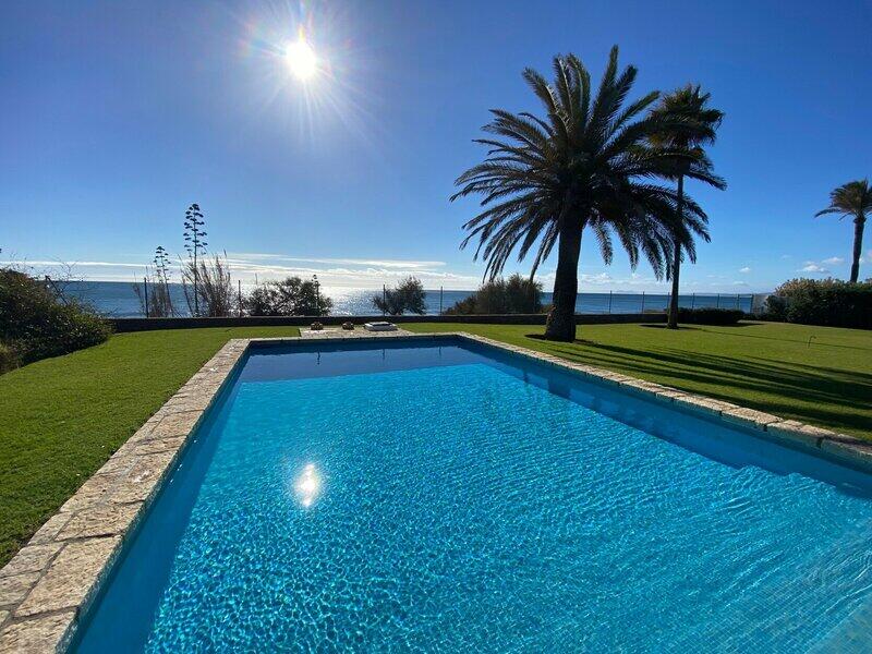 Villa for sale in Estepona, Málaga