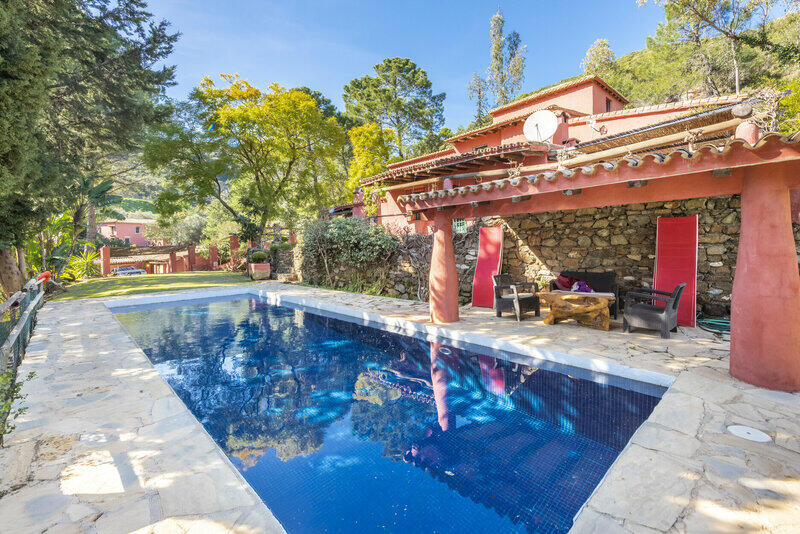 Villa for sale in Benahavis, Málaga