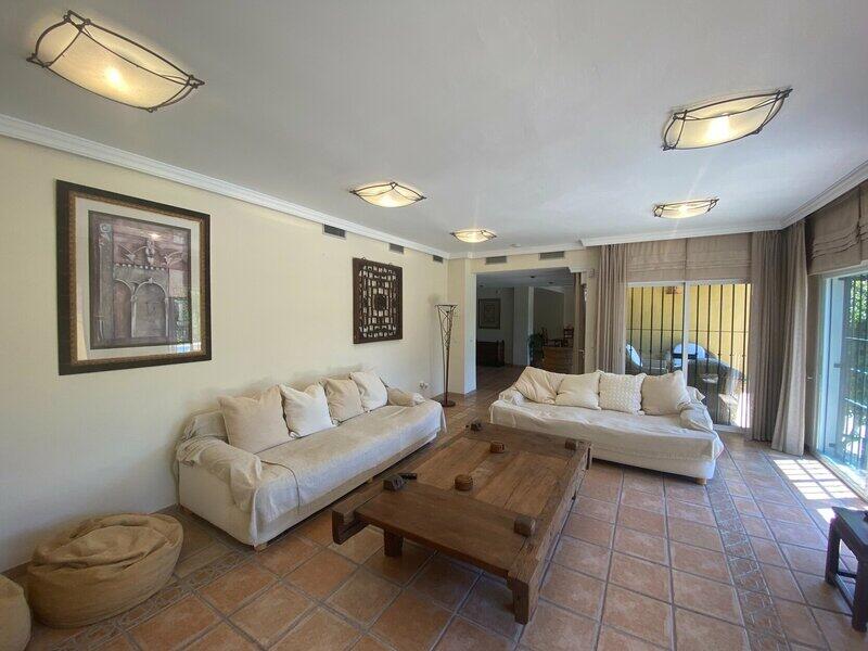 5 bedroom Villa for sale