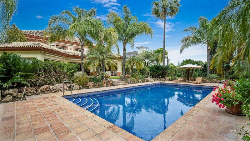 Villa for sale in Guadalmina Baja, Málaga