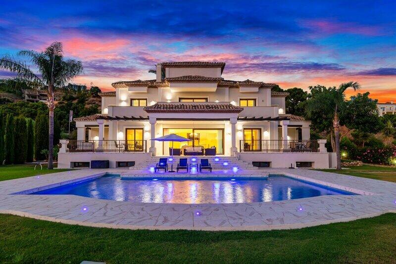 Villa for sale in Loma del Monte, Málaga
